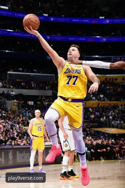 湖人队东契奇43分率队取胜，九游平台深度解析NBA赛事最新动态